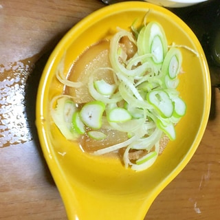 鶏皮と大根に煮込み